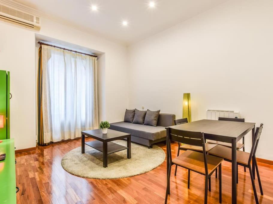 Apartmán Apartamento Puente De Segovia Madrid Exteriér fotografie